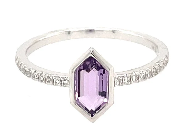 Magnetic Fashion Rings in Stainless Steel with a Modern, Interlocking Design14K White Gold Amethyst & Diamond Ring