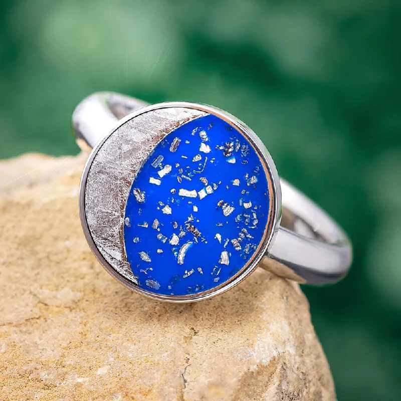 Vintage - Reproduction Fashion Rings in Bronze with Cameo - Style MedallionsStarry Night Ring with Meteorite Moon and Blue Stardust