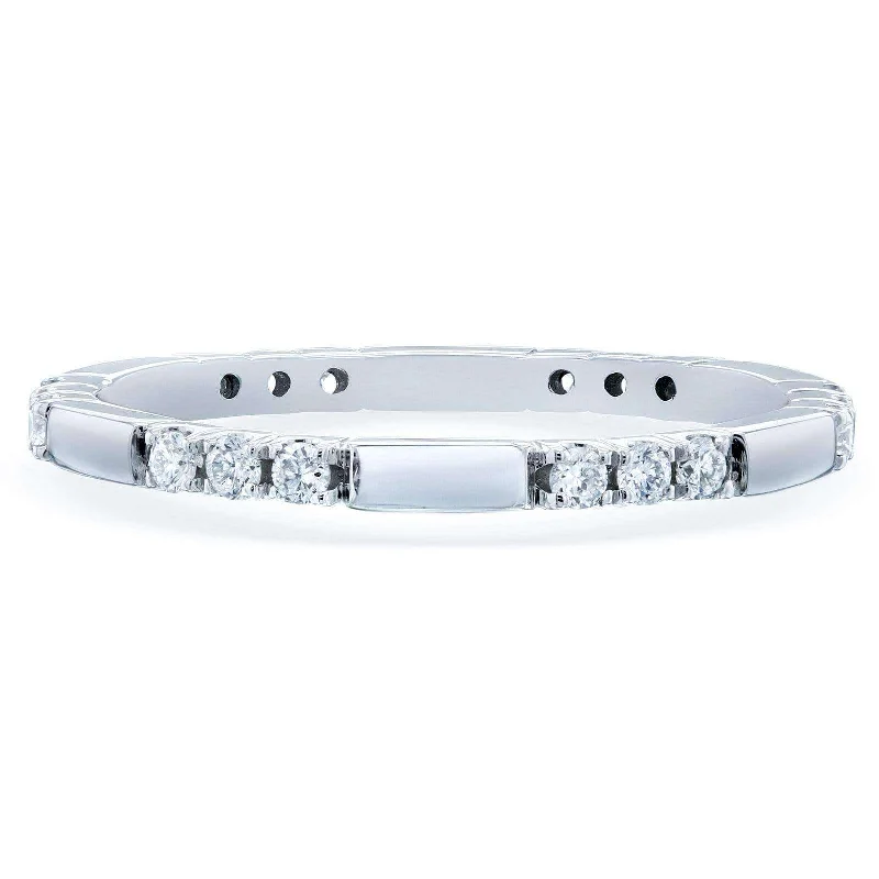 LED - Lit Fashion Rings in Plastic with Color - Changing Effects for a Futuristic LookTri-stone Pattern Diamond Band