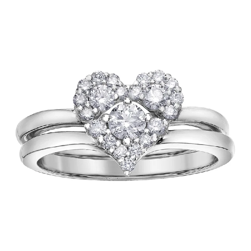 Women's Solitaire Diamond Rings with Round - Cut Diamonds and Platinum Settings for an Elegant EngagementDiamond Heart-Shaped Wedding Set