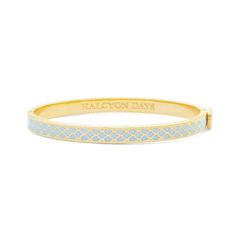 Solid Gold Bangles with Intricate Floral Engravings for a Luxurious LookSkinny Salamander Forget-me-Not & Gold Bangle